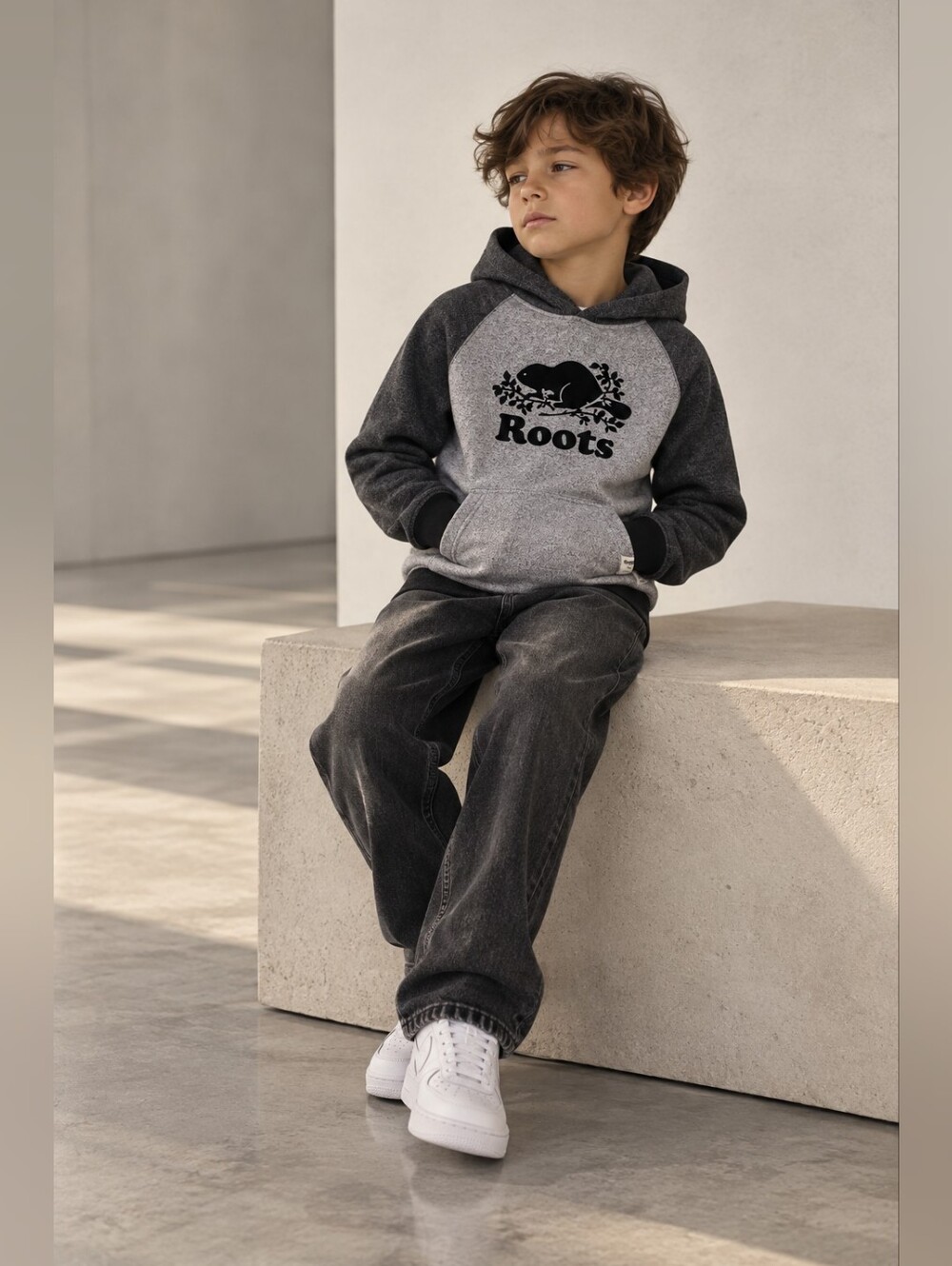 Roots Kids 7-8 Gray Beaver Logo Hoodie Raglan Pullover Sweatshirt Canada